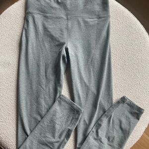 Vuori Clean Elevation legging in “stormy heather”